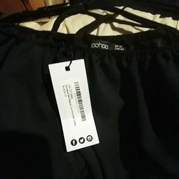 Boohoo Cold Shoulder Dress New - Picture 3 of 4